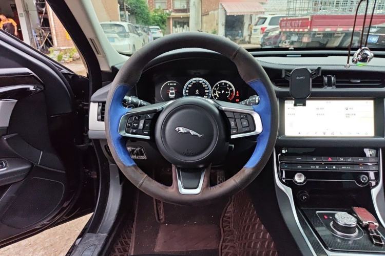 Used Jaguar XFL 2020 XFL 2.0T P200 Two-Wheel-Drive Elite Edition Steering Wheel