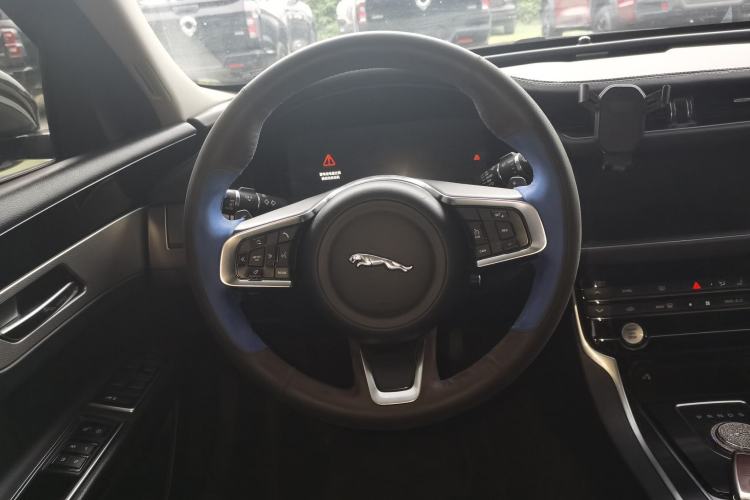 Used Jaguar XFL 2020 XFL 2.0T P200 Two-Wheel-Drive Elite Edition Steering Wheel