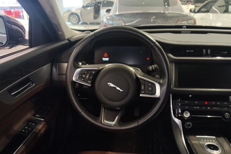 Used Jaguar XFL 2020 XFL 2.0T P250 Four-Wheel Drive Luxury Edition Steering Wheel