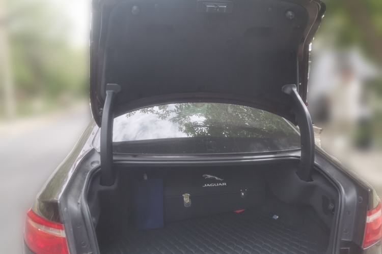 Used Jaguar XFL 2020 XFL 2.0T P200 Two-Wheel-Drive Rally Flag Edition Trunk
