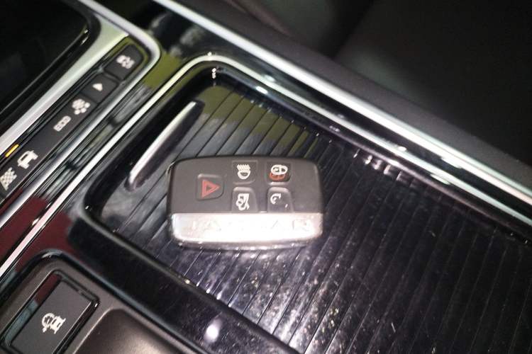 Used Jaguar XFL 2020 XFL 2.0T P200 Two-Wheel-Drive Elite Edition Vehicle Key