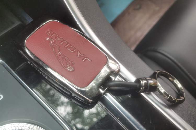 Used Jaguar XFL 2020 XFL 2.0T P200 Two-Wheel-Drive Rally Flag Edition Vehicle Key