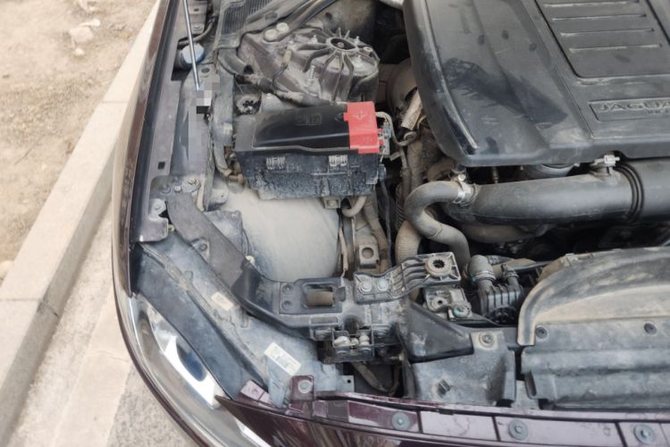 Used Jaguar XFL 2020 XFL 2.0T P200 Two-Wheel-Drive Elite Edition Engine Bay Right