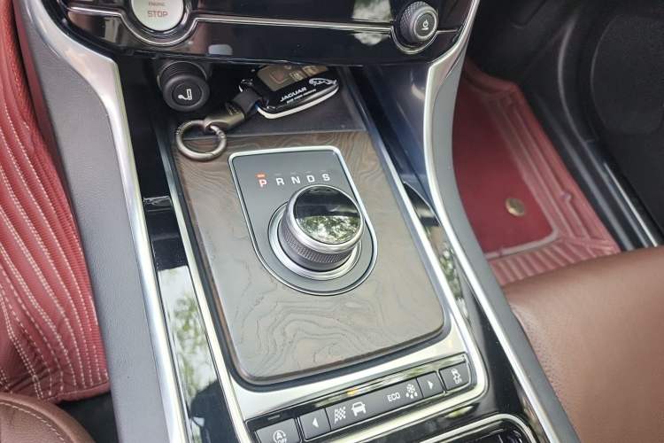Used Jaguar XFL 2020 XFL 2.0T P250 Four-Wheel Drive Luxury Edition Gear Lever