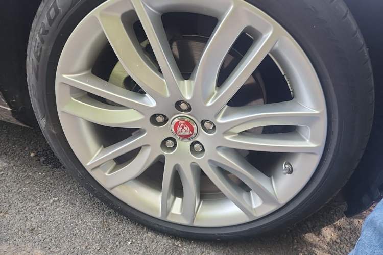Used Jaguar XFL 2020 XFL 2.0T P250 Four-Wheel Drive Luxury Edition Right Front Wheel Hub