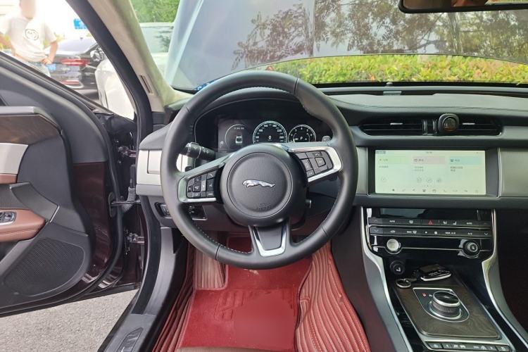 Used Jaguar XFL 2020 XFL 2.0T P250 Four-Wheel Drive Luxury Edition Steering Wheel