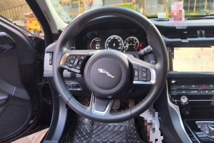 Used Jaguar XFL 2020 XFL 2.0T P200 Two-Wheel-Drive Rally Flag Edition Steering Wheel