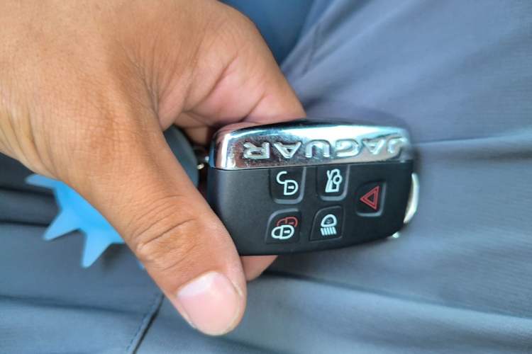 Used Jaguar XFL 2020 XFL 2.0T P200 Two-Wheel-Drive Rally Flag Edition Vehicle Key