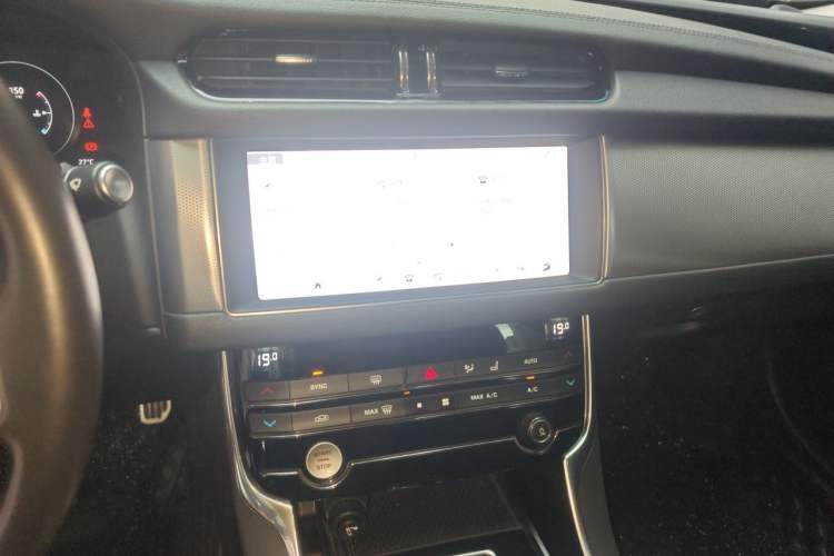 Used Jaguar XFL 2020 XFL 2.0T P200 Two-Wheel-Drive Elite Edition Audio And AC Panel