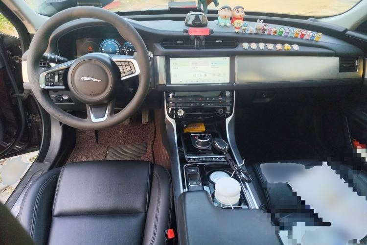 Used Jaguar XFL 2020 XFL 2.0T P200 Two-Wheel-Drive Elite Edition Center Console
