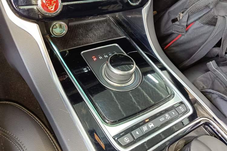 Used Jaguar XFL 2020 XFL 2.0T P200 Two-Wheel-Drive Elite Edition Gear Lever