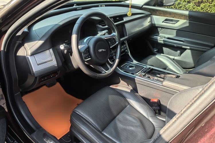 Used Jaguar XFL 2020 XFL 2.0T P250 Two-Wheel-Drive Luxury Edition Interior 3