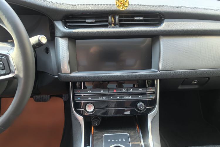 Used Jaguar XFL 2020 XFL 2.0T P250 Two-Wheel-Drive Luxury Edition Interior 5