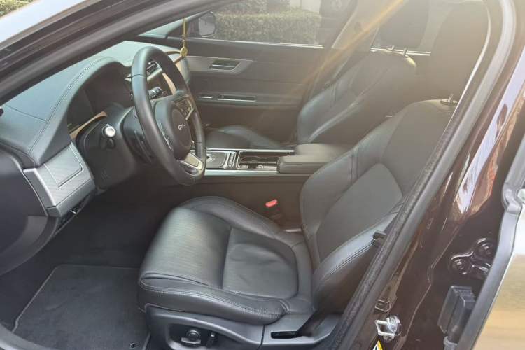 Used Jaguar XFL 2020 XFL 2.0T P250 Two-Wheel-Drive Luxury Edition Interior 6