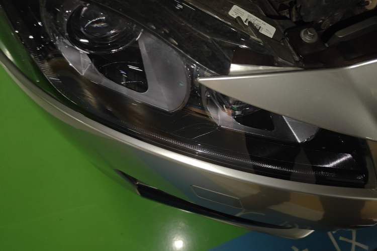 Used Jaguar XFL 2020 XFL 2.0T P200 Two-Wheel-Drive Elite Edition Right Front Headlight