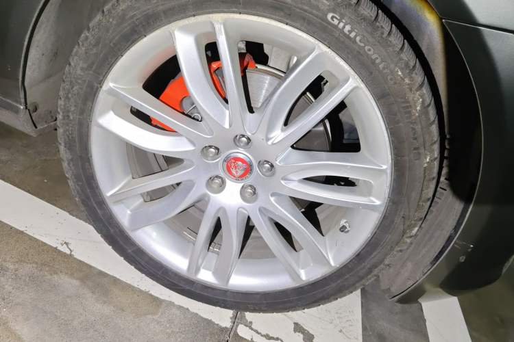 Used Jaguar XFL 2020 XFL 2.0T P250 Four-Wheel Drive Luxury Edition Right Front Wheel Hub