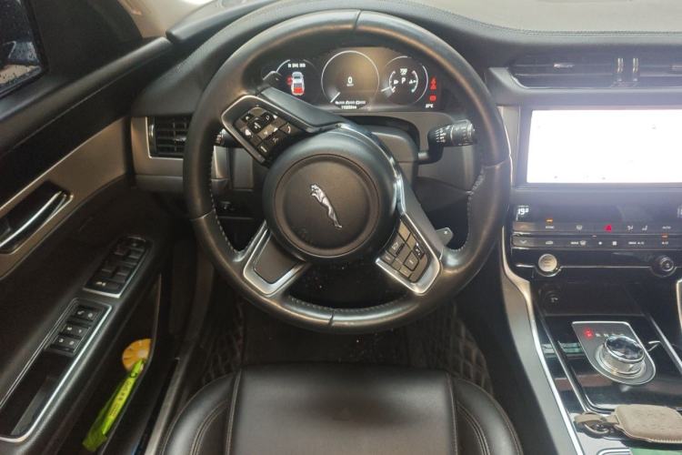Used Jaguar XFL 2020 XFL 2.0T P200 Two-Wheel-Drive Elite Edition Steering Wheel