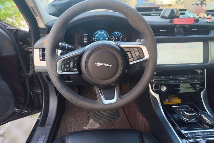Used Jaguar XFL 2020 XFL 2.0T P200 Two-Wheel-Drive Elite Edition Steering Wheel