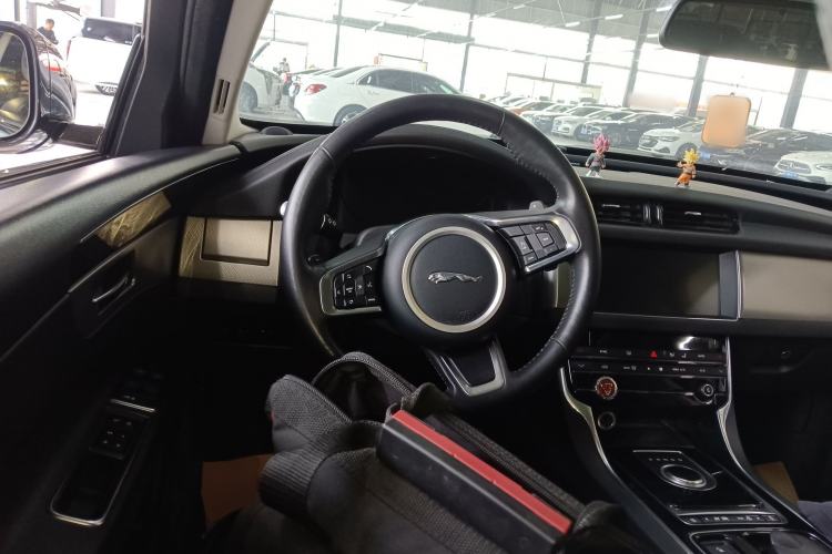 Used Jaguar XFL 2020 XFL 2.0T P200 Two-Wheel-Drive Elite Edition Steering Wheel