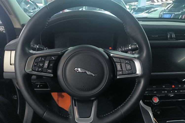 Used Jaguar XFL 2020 XFL 2.0T P250 Two-Wheel-Drive Luxury Edition Steering Wheel