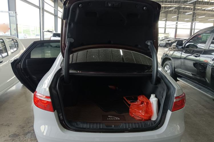 Used Jaguar XFL 2020 XFL 2.0T P200 Two-Wheel-Drive Elite Edition Trunk