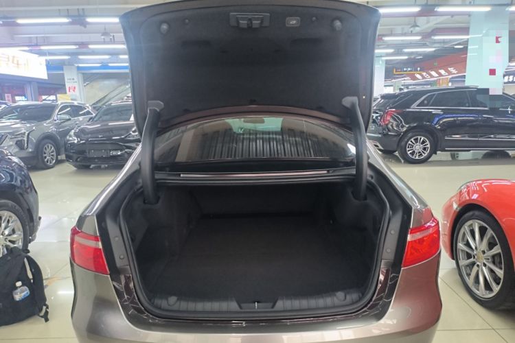 Used Jaguar XFL 2020 XFL 2.0T P250 Two-Wheel-Drive Luxury Edition Trunk
