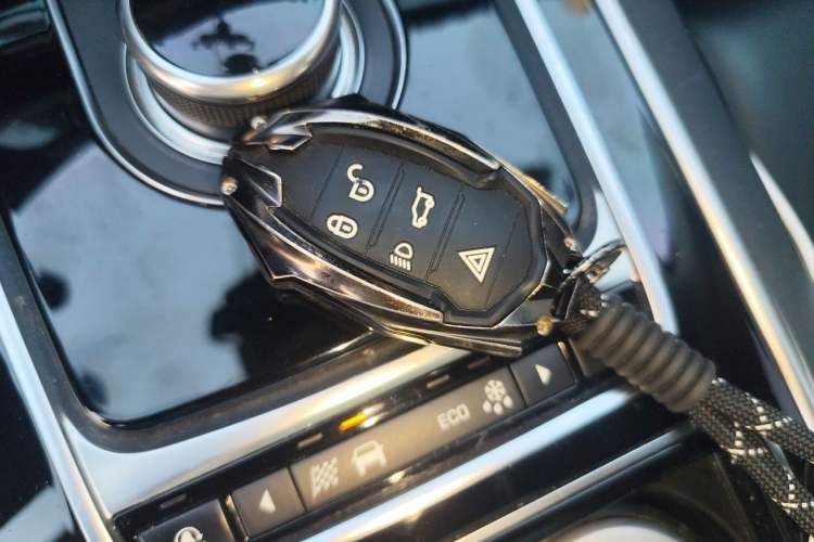 Used Jaguar XFL 2020 XFL 2.0T P200 Two-Wheel-Drive Elite Edition Vehicle Key