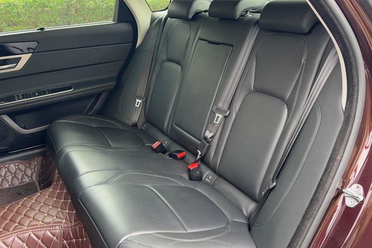 Used Jaguar XFL 2020 XFL 2.0T P200 Two-Wheel-Drive Windflower Edition Left Rear Seat