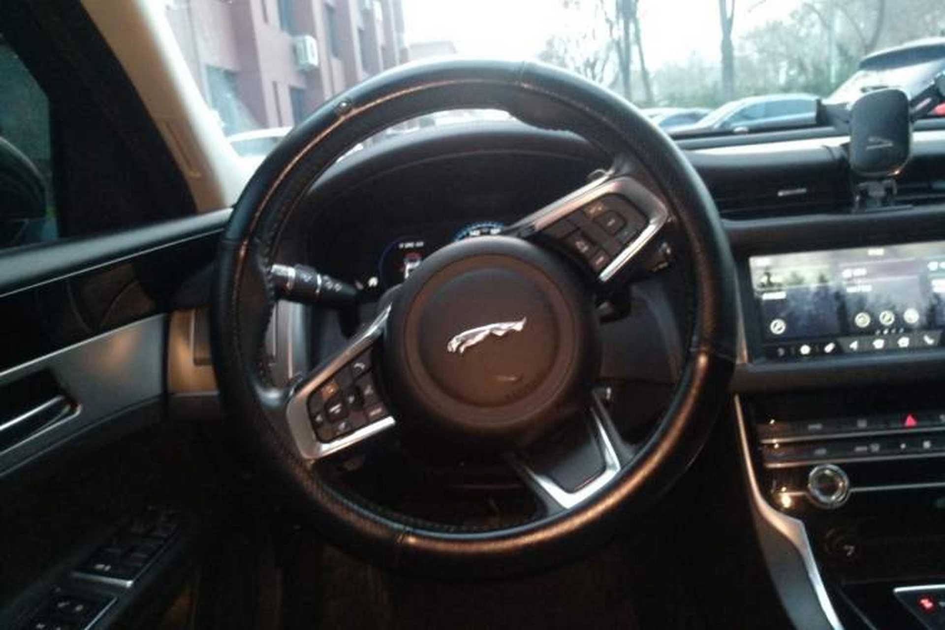 Used Jaguar XFL 2020 XFL 2.0T P200 Two-Wheel-Drive Elite Edition Steering Wheel