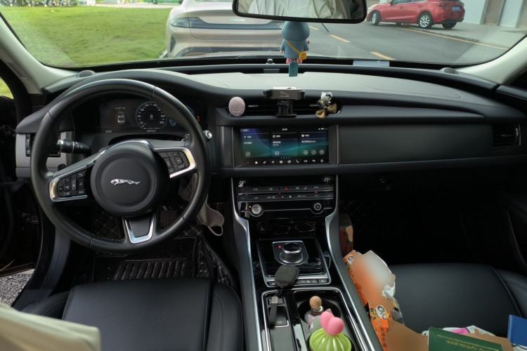 Used Jaguar XFL 2020 XFL 2.0T P200 Two-Wheel-Drive Rally Flag Edition Center Console