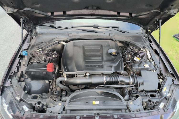 Used Jaguar XFL 2020 XFL 2.0T P200 Two-Wheel-Drive Rally Flag Edition Engine Bay