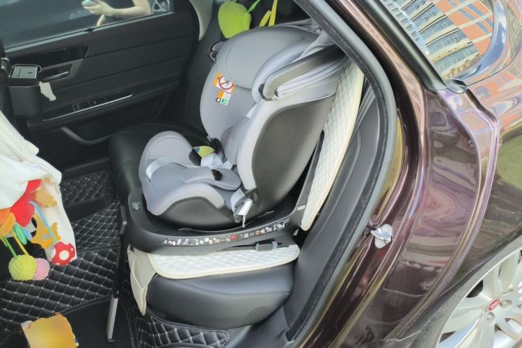 Used Jaguar XFL 2020 XFL 2.0T P200 Two-Wheel-Drive Rally Flag Edition Left Rear Seat