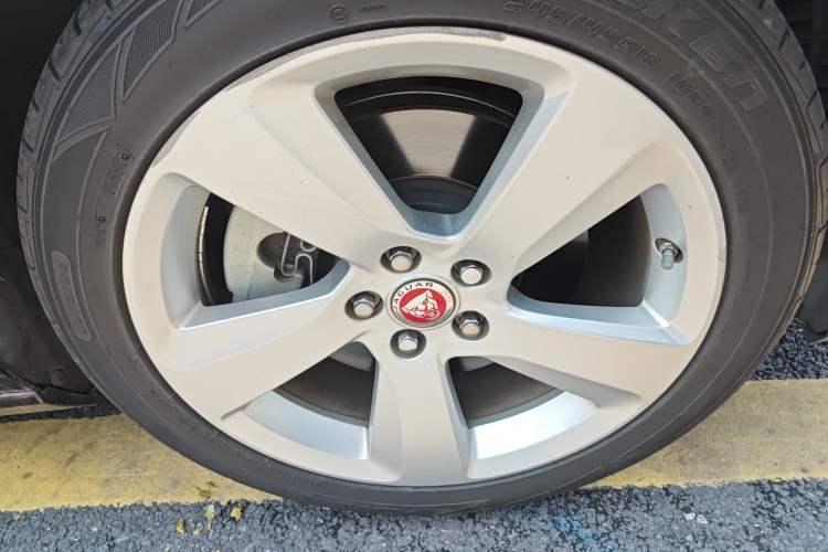 Used Jaguar XFL 2020 XFL 2.0T P200 Two-Wheel-Drive Elite Edition Right Front Wheel Hub