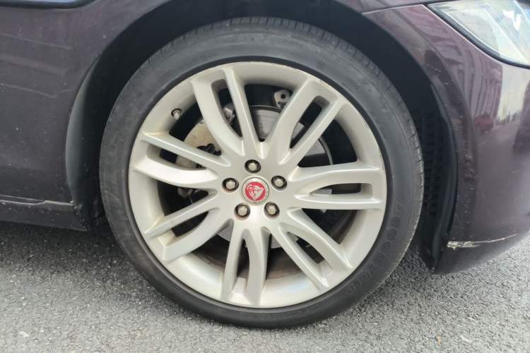 Used Jaguar XFL 2020 XFL 2.0T P200 Two-Wheel-Drive Rally Flag Edition Right Front Wheel Hub