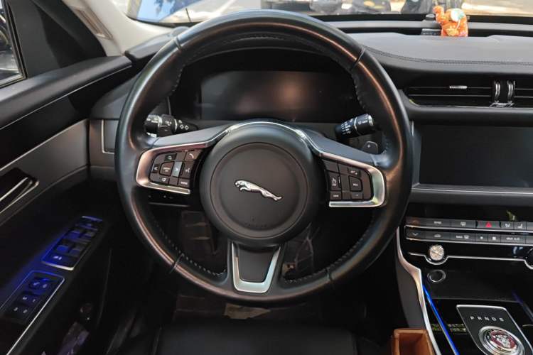 Used Jaguar XFL 2020 XFL 2.0T P200 Two-Wheel-Drive Elite Edition Steering Wheel