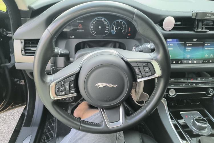 Used Jaguar XFL 2020 XFL 2.0T P200 Two-Wheel-Drive Rally Flag Edition Steering Wheel