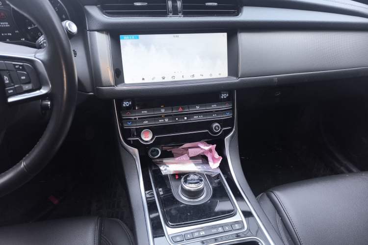 Used Jaguar XFL 2020 XFL 2.0T P200 Two-Wheel-Drive Windflower Edition Audio And AC Panel
