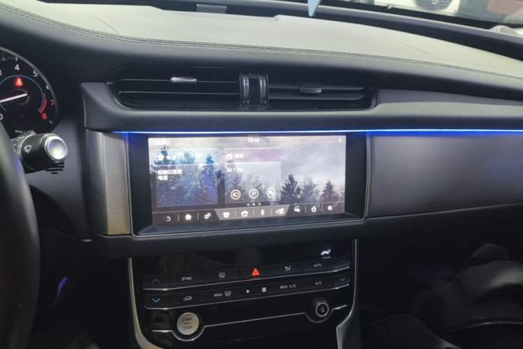 Used Jaguar XFL 2020 XFL 2.0T P200 Two-Wheel-Drive Windflower Edition Audio And AC Panel