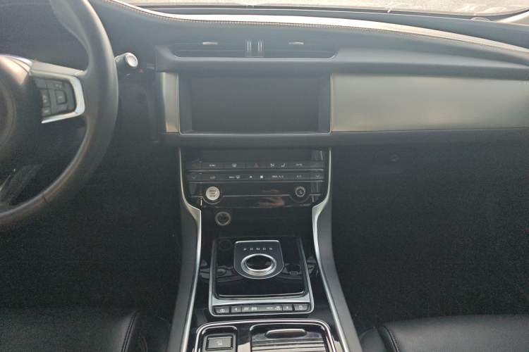 Used Jaguar XFL 2020 XFL 2.0T P200 Two-Wheel-Drive Elite Edition Audio And AC Panel