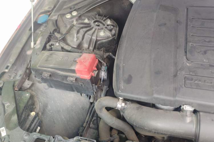 Used Jaguar XFL 2020 XFL 2.0T P200 Two-Wheel-Drive Elite Edition Engine Bay Right