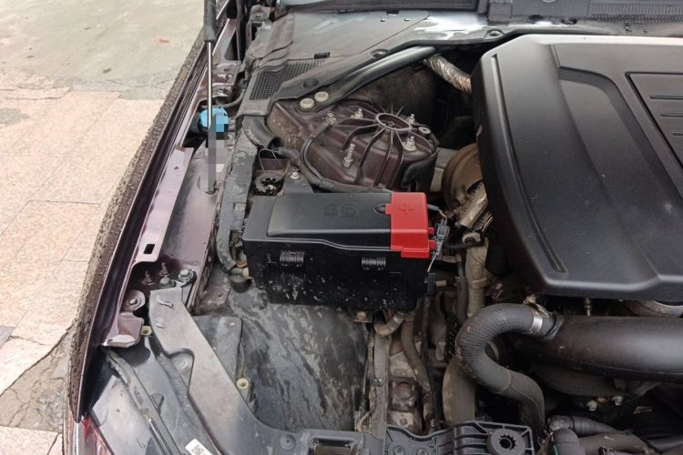 Used Jaguar XFL 2020 XFL 2.0T P200 Two-Wheel-Drive Elite Edition Engine Bay Right