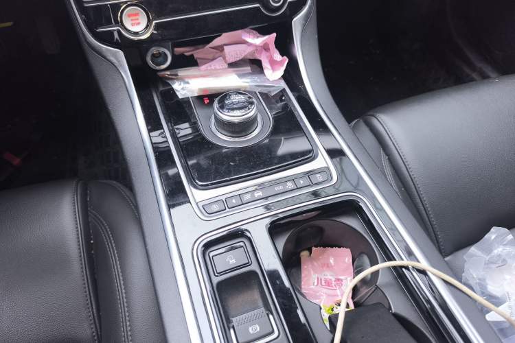 Used Jaguar XFL 2020 XFL 2.0T P200 Two-Wheel-Drive Windflower Edition Gear Lever