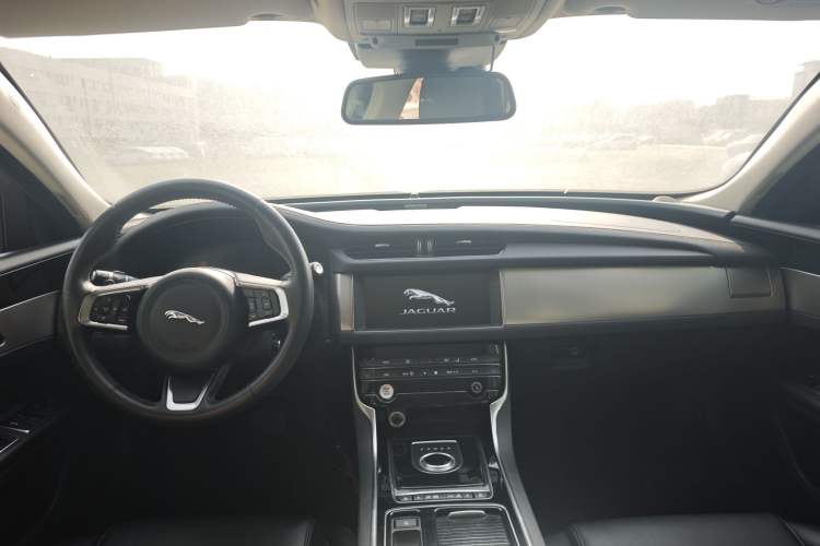 Used Jaguar XFL 2020 XFL 2.0T P200 Two-Wheel-Drive Elite Edition Interior 2
