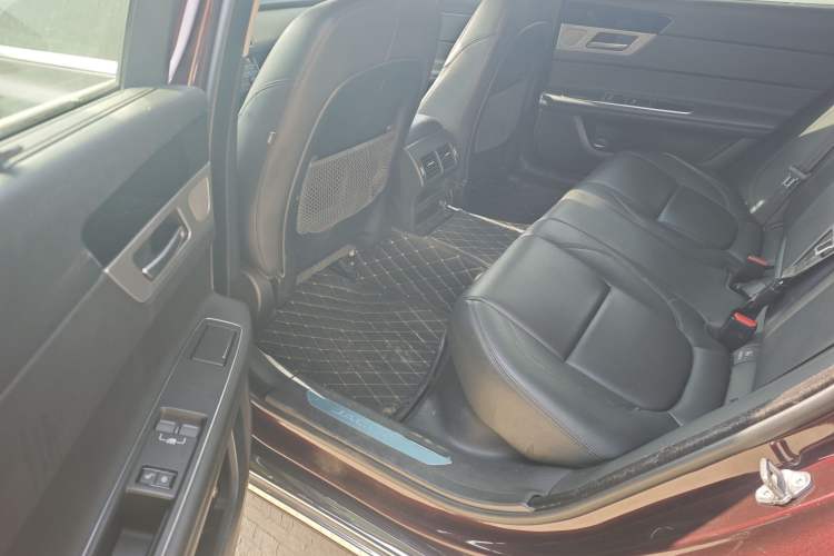 Used Jaguar XFL 2020 XFL 2.0T P200 Two-Wheel-Drive Elite Edition Interior 3