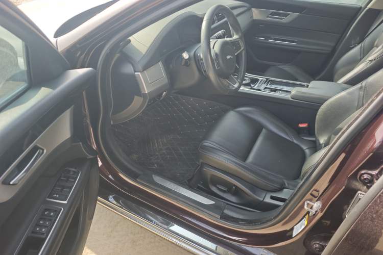 Used Jaguar XFL 2020 XFL 2.0T P200 Two-Wheel-Drive Elite Edition Interior 4