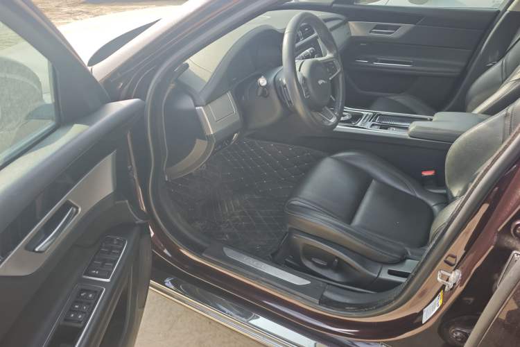 Used Jaguar XFL 2020 XFL 2.0T P200 Two-Wheel-Drive Elite Edition Left Front Seat