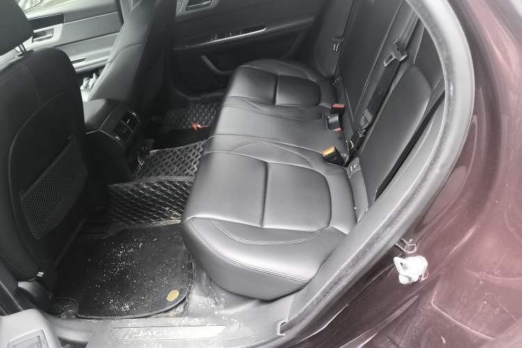 Used Jaguar XFL 2020 XFL 2.0T P200 Two-Wheel-Drive Windflower Edition Left Rear Seat