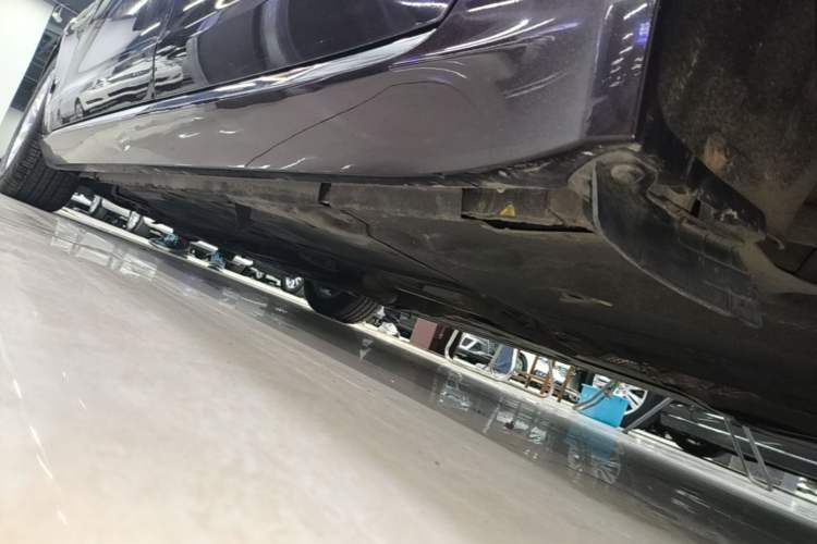 Used Jaguar XFL 2020 XFL 2.0T P200 Two-Wheel-Drive Windflower Edition Left Side Sill