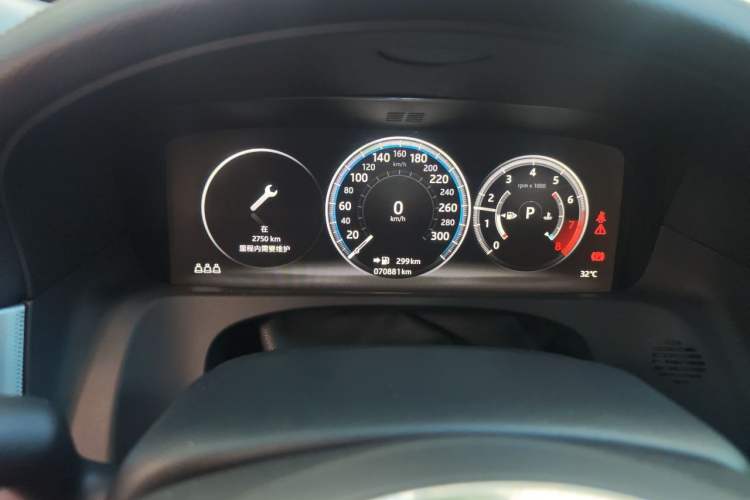 Used Jaguar XFL 2020 XFL 2.0T P200 Two-Wheel-Drive Elite Edition Odometer Close Up
