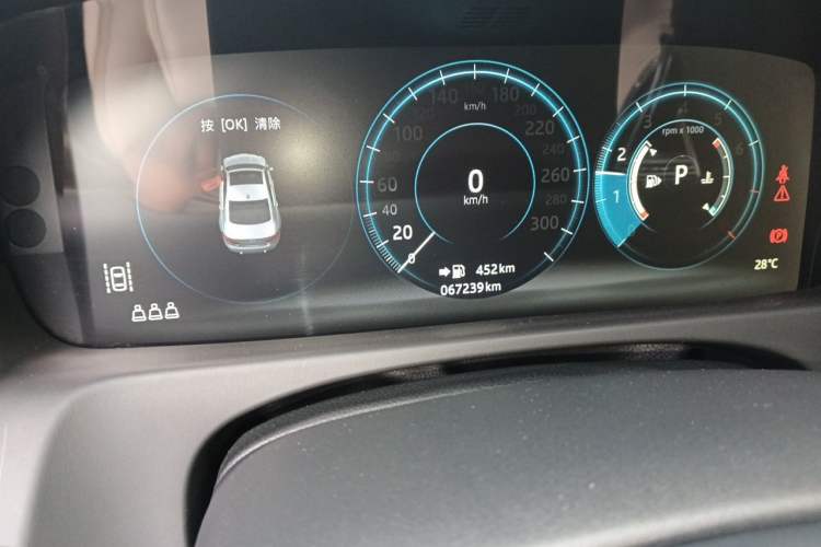 Used Jaguar XFL 2020 XFL 2.0T P200 Two-Wheel-Drive Elite Edition Odometer Close Up